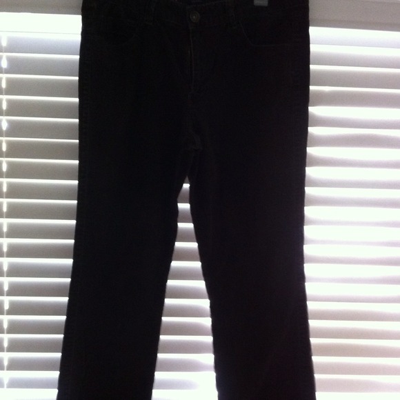 ⚫ Dark brown corduroy pants&flower pattern tee