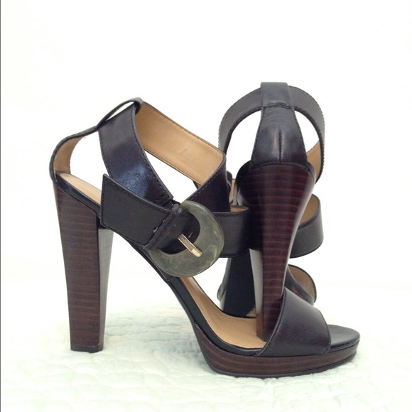 📍SOLD 📍Nine  West Black Leather Crisscross Pumps