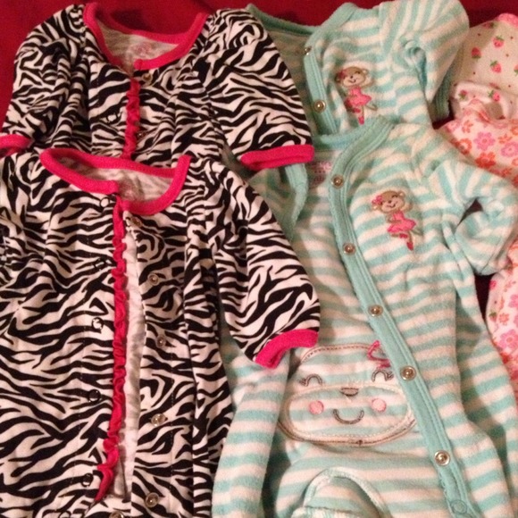 New born PJ's Carter's - Picture 2 of 4