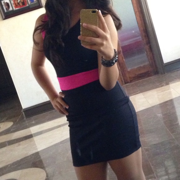 Very nice Pink and Black dress!