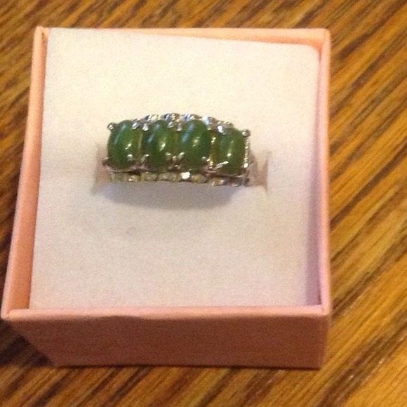 Jewelry - Vintage ring/ I believe Jade