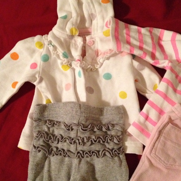 Newborn outfits - Picture 2 of 3
