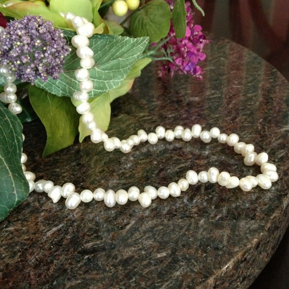 Jewelry - 💗REDUCED💗Freshwater Pearl Necklace
