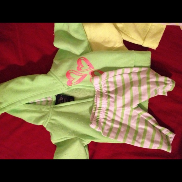 Newborn outfits - Picture 2 of 3