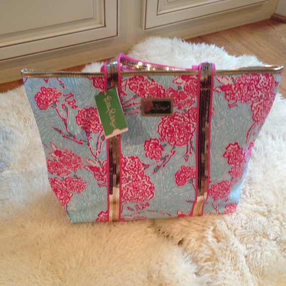 Lilly Pulitzer Handbags - SOLD!!!Gorgeous!Lilly Pulitzer sparkle tote.