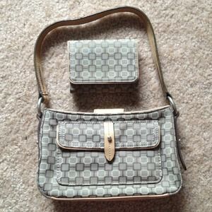 **SOLD** Cute Nine West purse w/ matching wallet