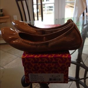 Brand new never worn Tory Burch Tan Flats
