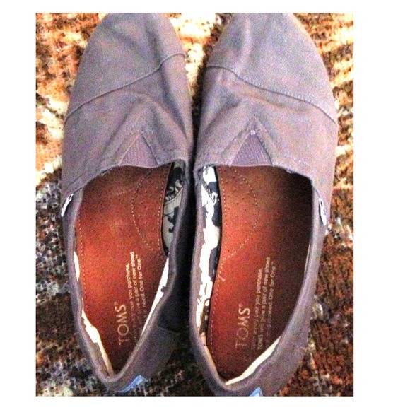 MENS TOMS