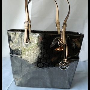 MICHAEL KORS JetSet Mirror Metallic Signature Tote
