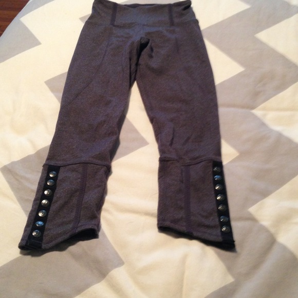 Lululemon-Snap me up crops