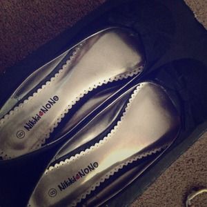 Black bow flats. 🎀