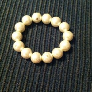 Pearl bracelet