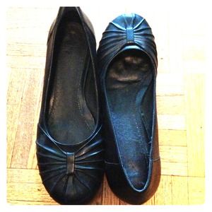 Black flats- VERY comfortable!