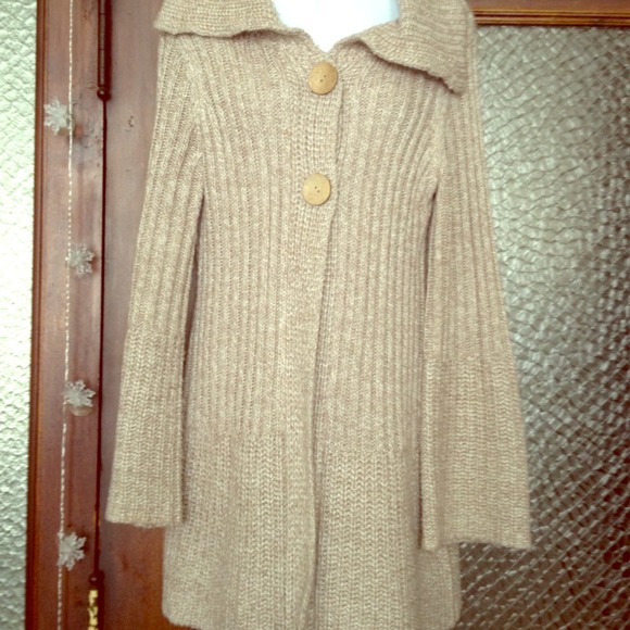 Sweater-coat mix that keeps you trendy and warm
