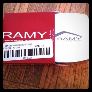 Miracle brow! Brown pomade to fill in brows