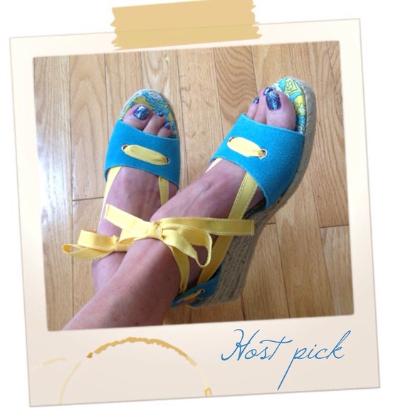 🌀Sold in bundle🌀Fun ankle tie espadrille wedges