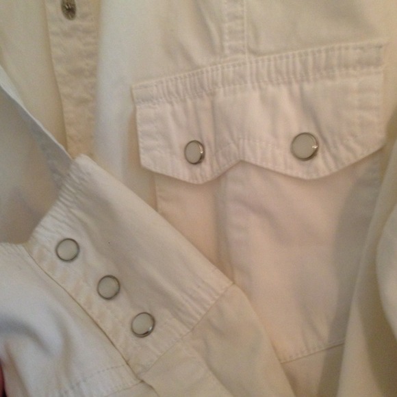 Gap stretch white button up -white snap buttons - Picture 3 of 4
