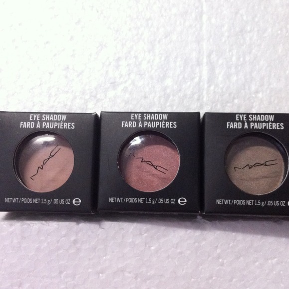 💢SOLD💢 MAC eyeshadow