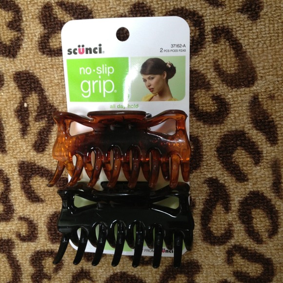 🚫TRADED🚫2 Brand New Hair Clips!!