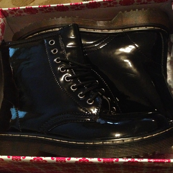 Shoes - Boots