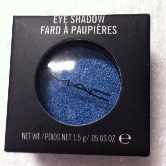 💢SOLD💢MAC eyeshadow Plumage color