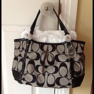 SOLD *Authentic* Alexandra Chain Signature Coach