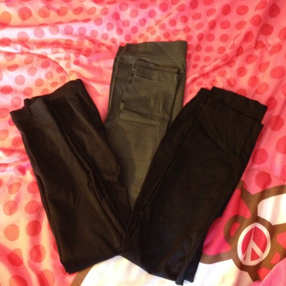 ⭐SOLD⭐ 🌟BUNDLE🌟3 Leggings
