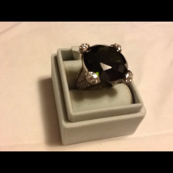 Sterling Jewelry - A Heavy Dark Rich Green Cut Stone Sterling Ring