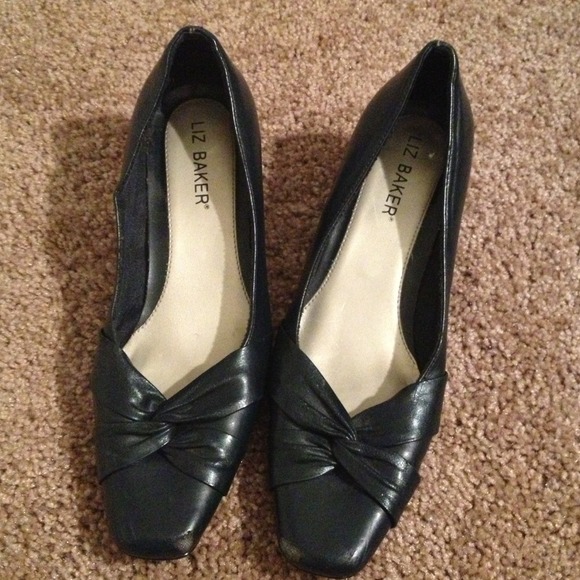 Navy high heal shoes