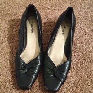 Navy high heal shoes