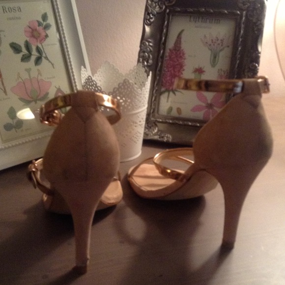⛔SOLD⛔Zara Blush/Rose Gold suede sandals Sz 36 - Picture 3 of 4
