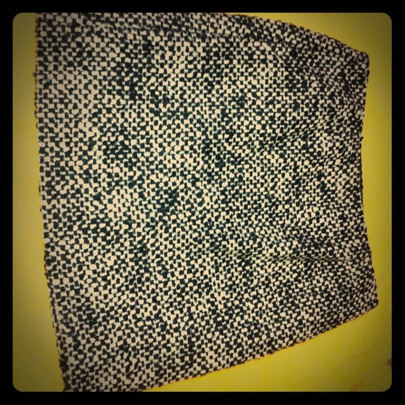 Black and white tweed skirt