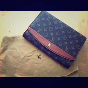 SOLD🔴Louis Vuitton monogram clutch