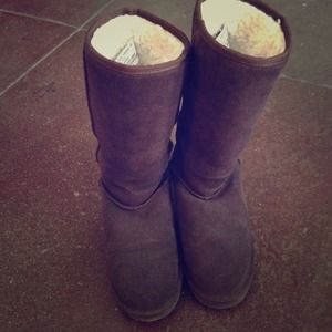 Tan brown comfortable Ugg-like boots