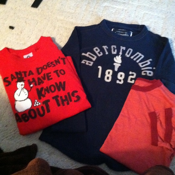 🌟🌟only shirt left is the Santa one