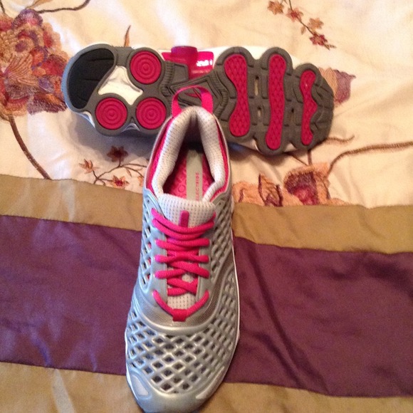 Reebok Running Shoes Size 7.5