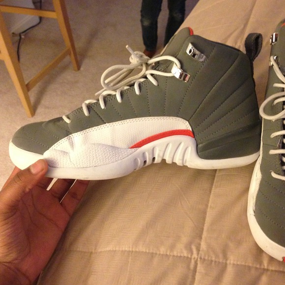 ❌REDUCED❌Jordan cool grey 12's - Picture 3 of 4