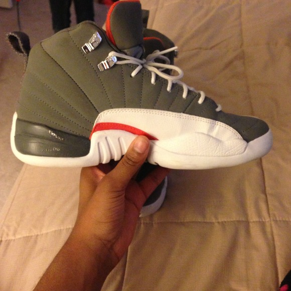 ❌REDUCED❌Jordan cool grey 12's - Picture 4 of 4