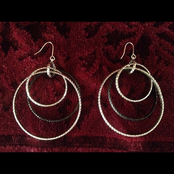 ****CACHE 3 HOOP BLACK/SILVER EARRINGS****
