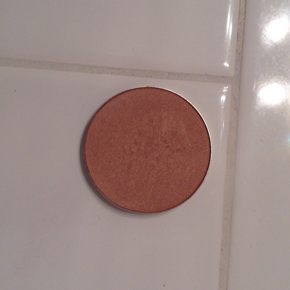 ✨✨SOLD✨✨ MAC TRACE GOLD POWDER BLUSH REFILL PAN