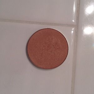 ✨✨SOLD✨✨ MAC TRACE GOLD POWDER BLUSH REFILL PAN