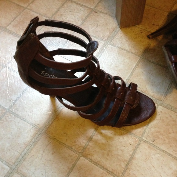 Brown spring shoes - Picture 1 of 4