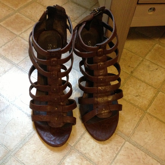 Brown spring shoes - Picture 3 of 4