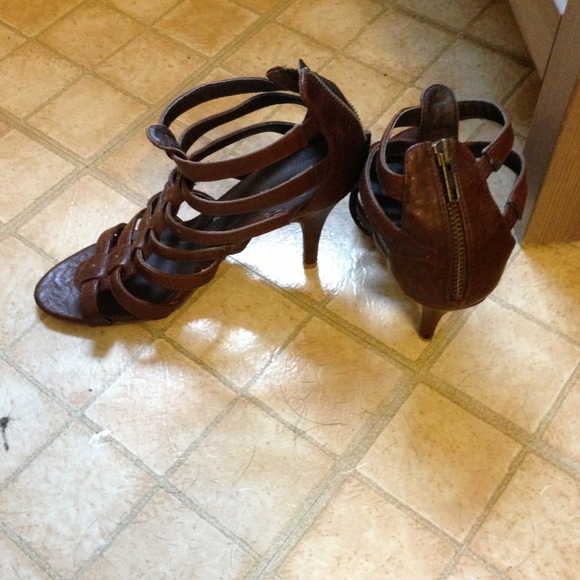 Brown spring shoes - Picture 4 of 4