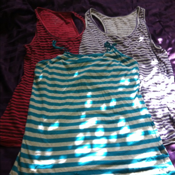Total of 5tanktops and two lace tanks (:
