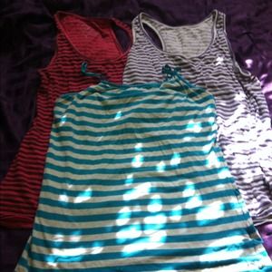 Total of 5tanktops and two lace tanks (: