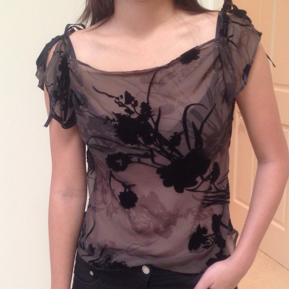 ❤️SUPER SALE❤️🎀H&M Silk &velvet Burnout Shell🎀