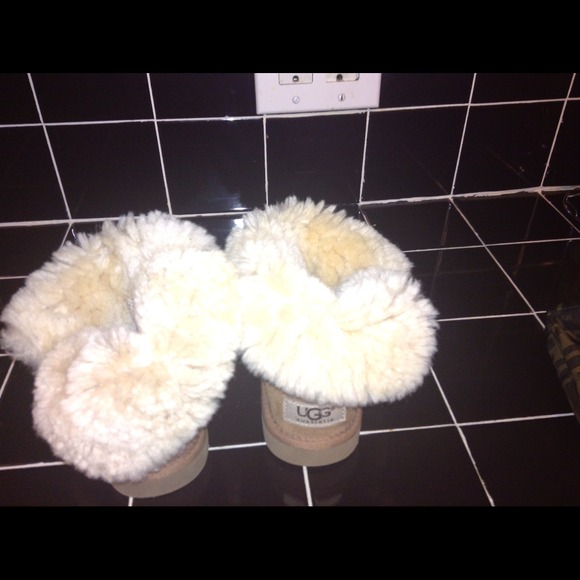 Uggs bailey toddlers size 4