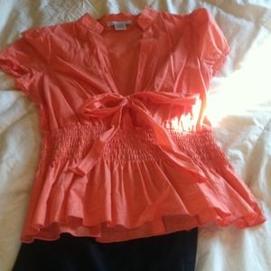 ❌SOLD❌Fun, flirty coral blouse!