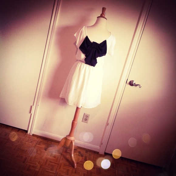 Dresses & Skirts - YEAR END SALE White Chiffon Dress + Black Bow